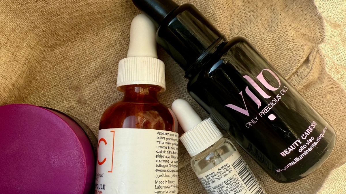 foto in cui si vede Beauty Caress di vilo cosmetics, inserito in un beauty neutro con altri prodotti cosmetici.