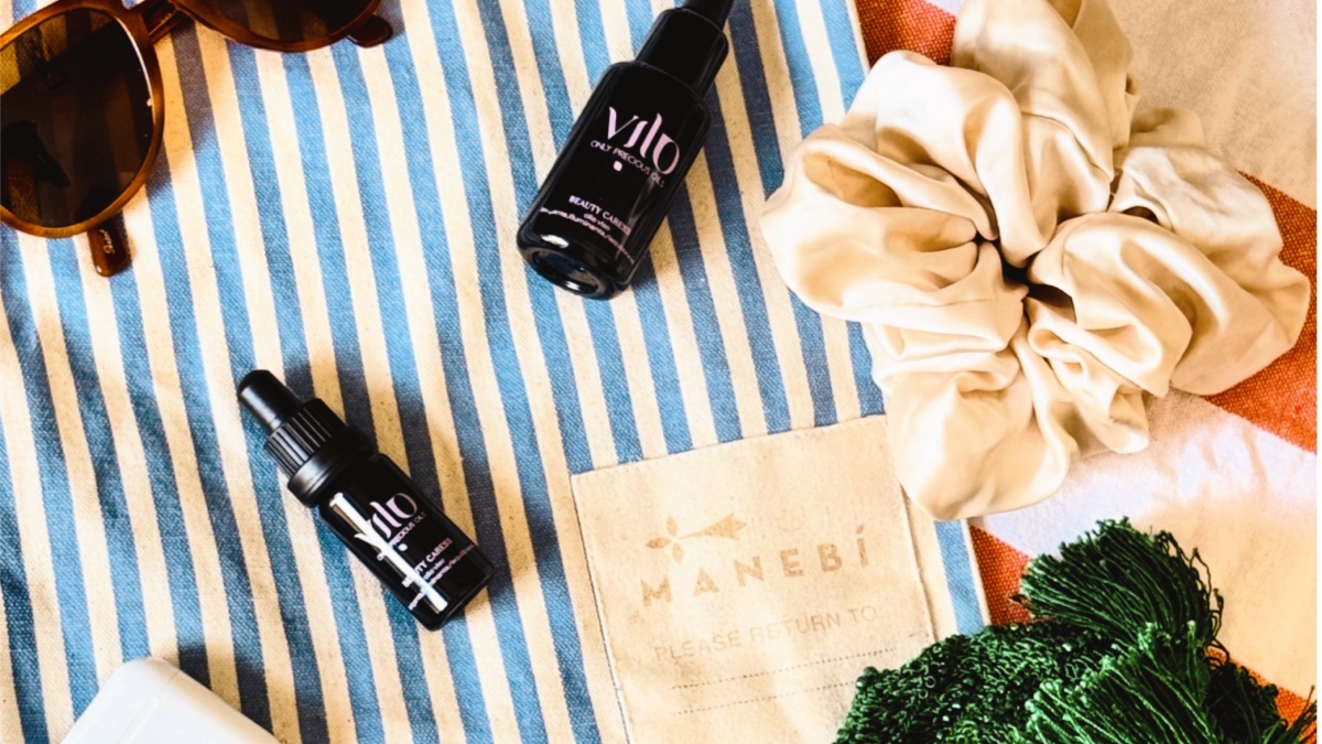 In questa foto si vede l'olio viso beauty caress usato come doposole